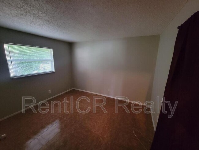 Building Photo - 3135 Pine Tree Ave