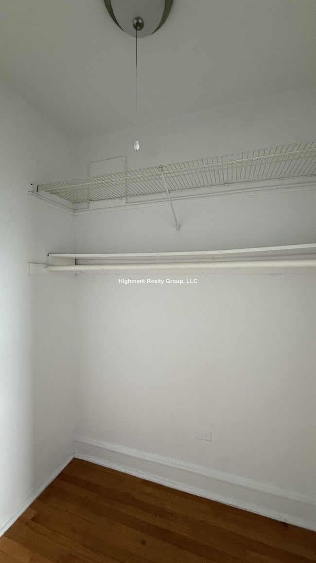 Building Photo - 2853 W Berteau Ave