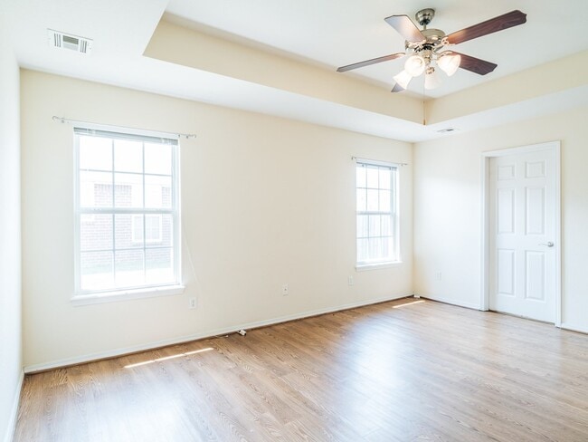 Building Photo - 2402 SW 19th St