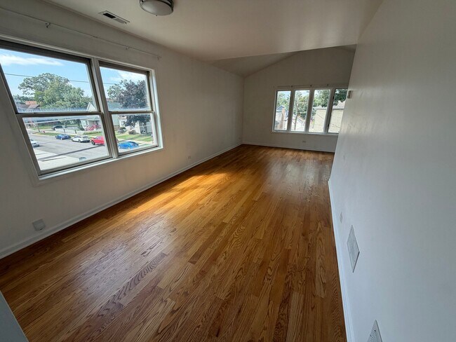 Building Photo - 2833 N Auxplaines St