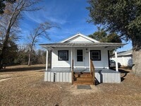 Building Photo - Newly Renovated 2 Bedroom 1-Bath in Grand ...