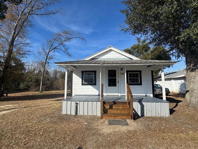 Primary Photo - Newly Renovated 2 Bedroom 1-Bath in Grand ...