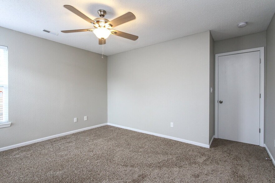 Building Photo - 652 Locust Grove Ln