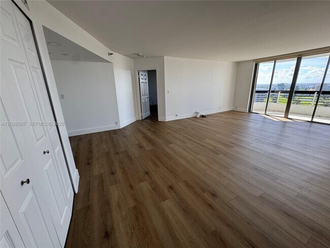 Building Photo - 3530 Mystic Pointe Dr