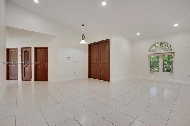 Building Photo - 13550 SW 82nd Ave
