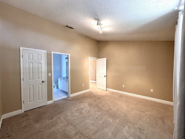 Building Photo - 820 Briargrove Ave