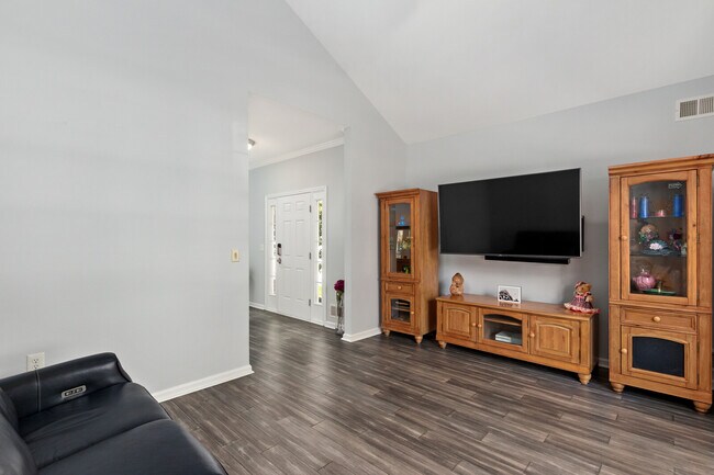 Building Photo - 33 Tallman Ln