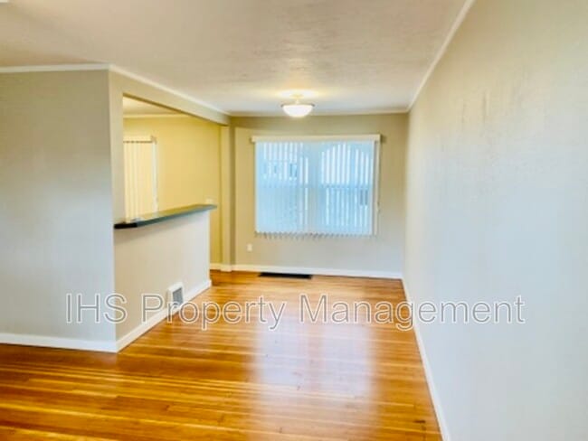 Building Photo - 426 Barth Ave
