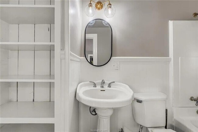 Building Photo - 2707 Cliff St