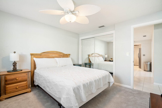 Building Photo - 3003 W Vina Del Mar Blvd