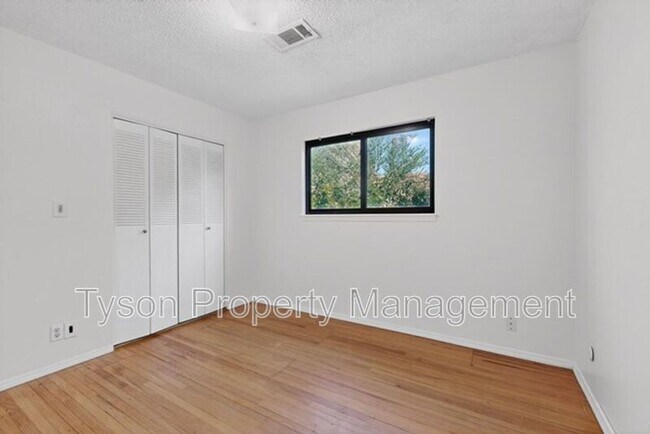 Building Photo - 9509 Dona Marguerita Ave NE