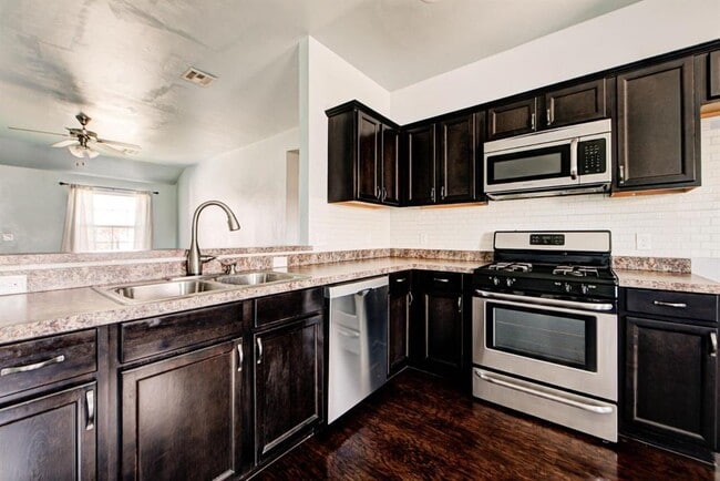 Building Photo - 11800 NW 136th Terrace