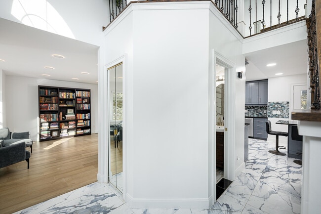 Building Photo - 4025 Rolling Meadow Ln