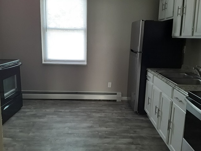 Building Photo - Forest Avenue Apts