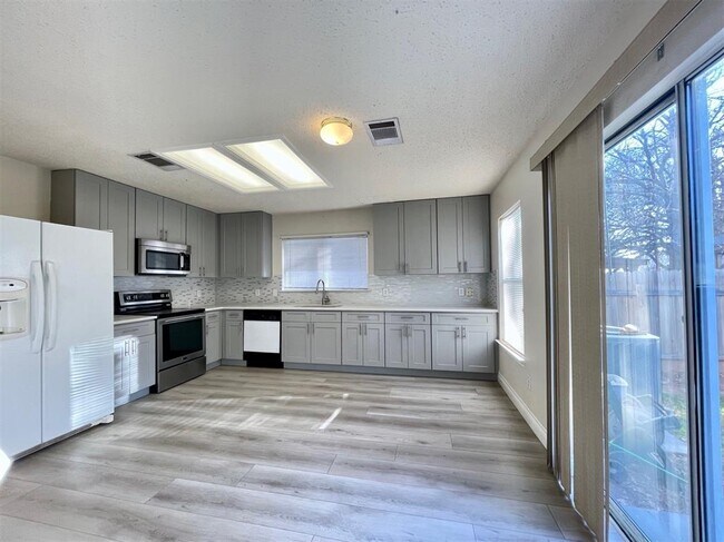 Building Photo - 2601 Byfield Dr