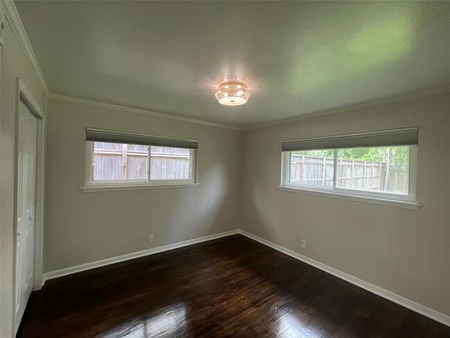 Building Photo - 5417 De Milo Dr