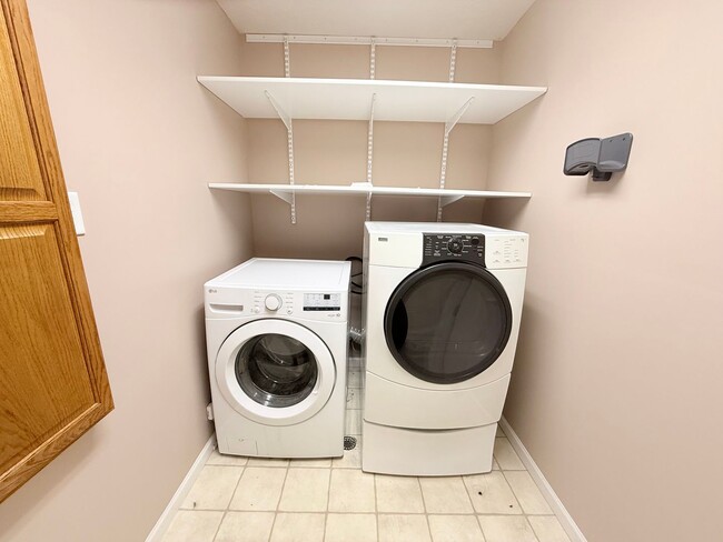 Building Photo - Incredible 3 bed, 3.5 bath with EV Charging Port!