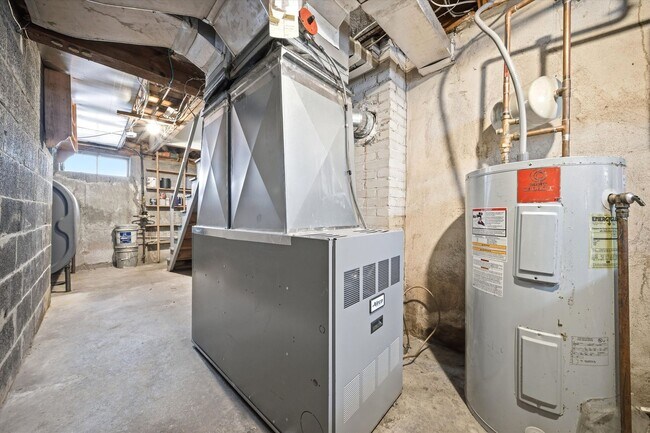 Building Photo - 77 Merrow St