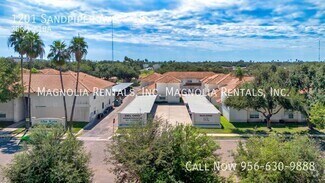 Building Photo - 2 bed 2.5 bath Townhouse in Mcallen