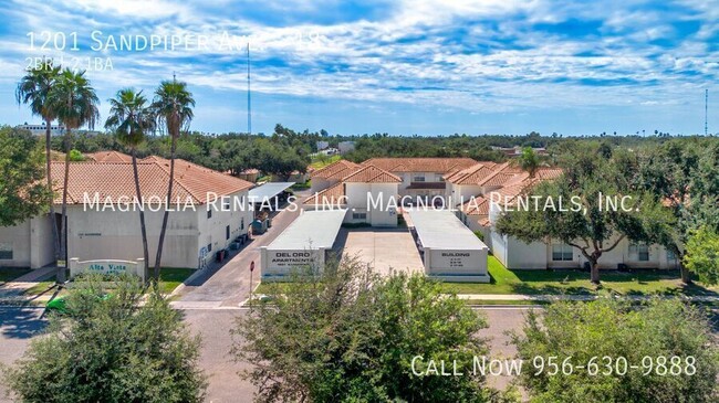 Primary Photo - 2 bed 2.5 bath Townhouse in Mcallen