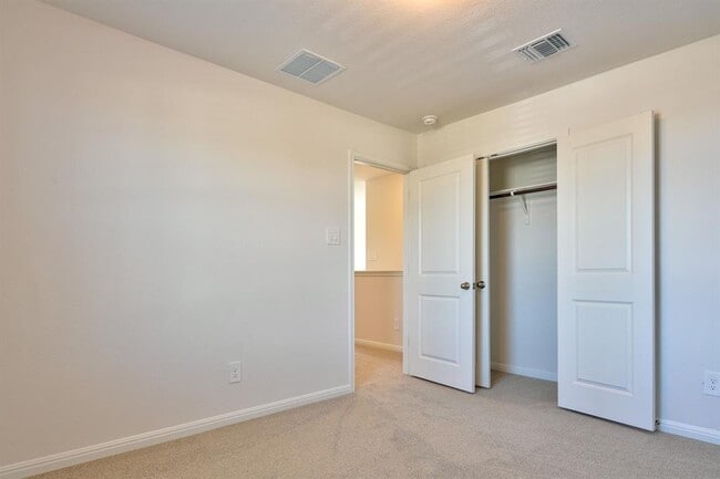 Building Photo - 129 Honey Bee Rd