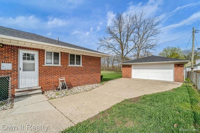 Building Photo - 5972 McMillan St