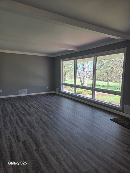 Building Photo - 2612 Graceland Rd