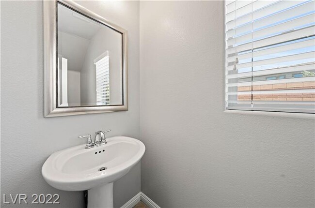 Building Photo - 4 bed+loft Green Valley Home w/City Views