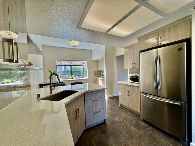 Building Photo - 59 Appian Way
