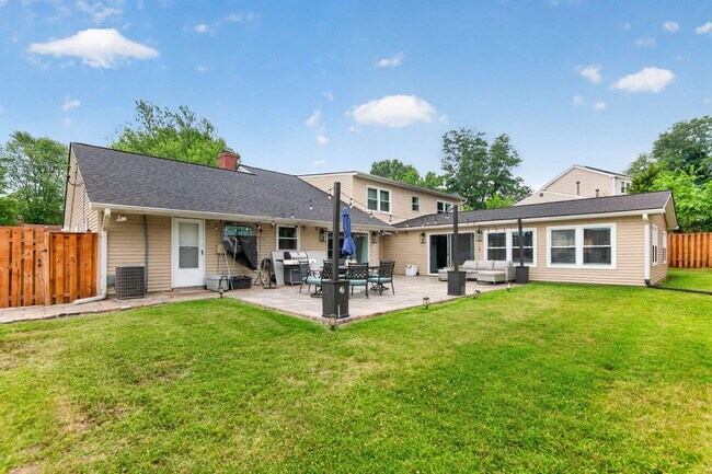 Building Photo - 12420 Seabury Ln