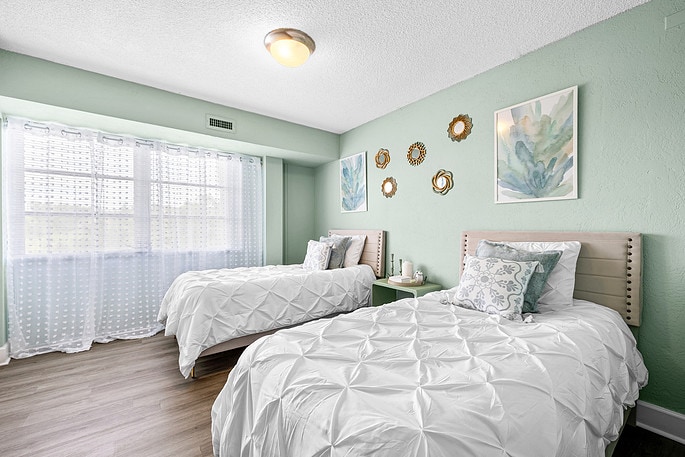 Building Photo - 3315 58th Ave S