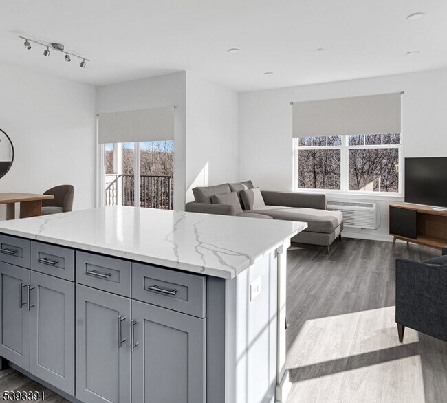 Building Photo - 9-9u-2 Hellers Ln