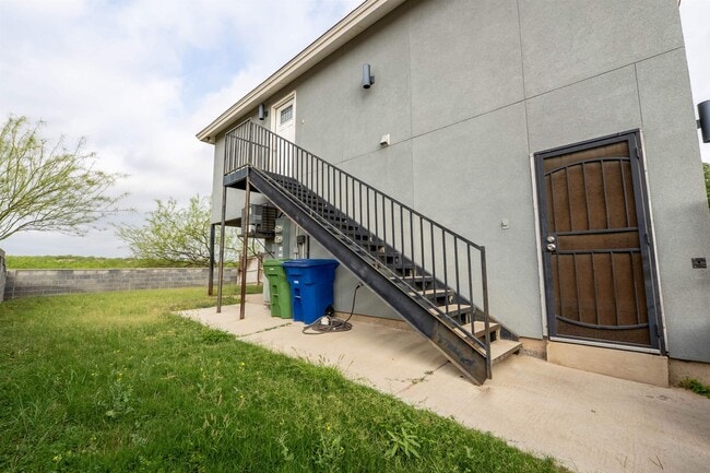 Building Photo - 214 Allen Dr