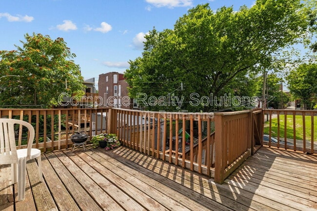 Building Photo - 3021 Iowa Ave