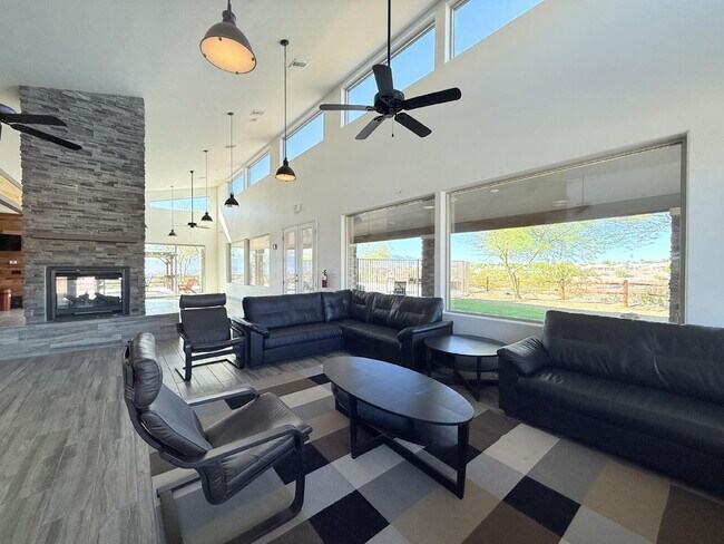 Building Photo - Beautiful Contemporary home with panoramic...