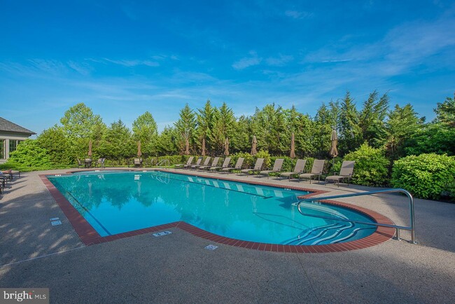 Building Photo - 5303 Parkview Dr