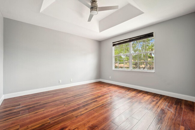 Building Photo - 3460 Commodore Ct