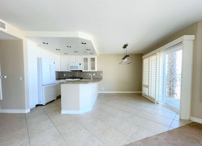 Building Photo - BEACH FRONT CONDO - Panoramic Ocean Views!