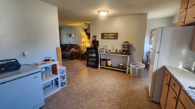 Building Photo - 1 story 3 bedroom 1 bath 1.5 car garage in...