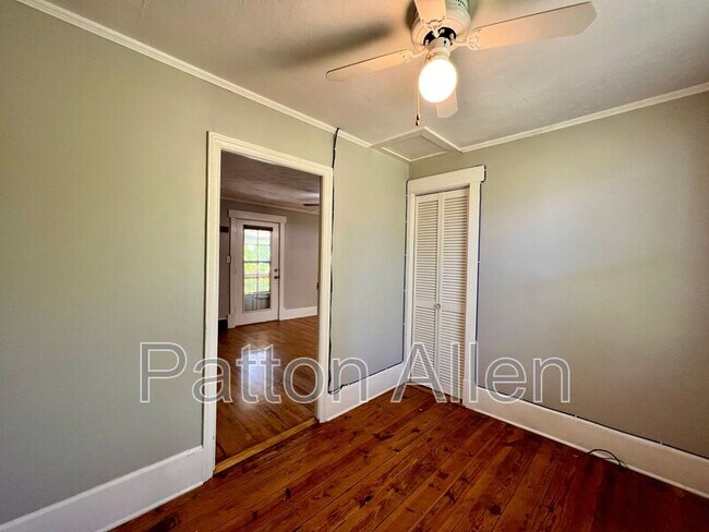 Building Photo - 5 Shady Cv Ln