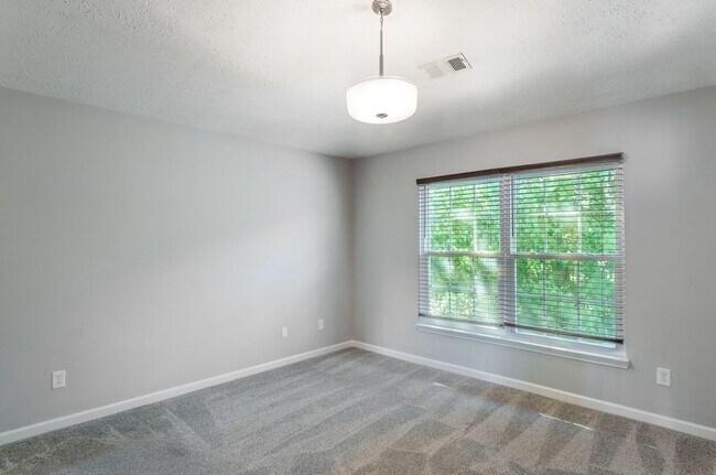 Building Photo - Beautiful end unit in sought-after Nashboro Village