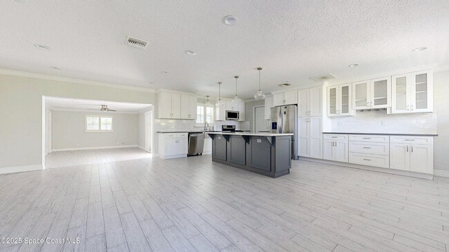 Building Photo - 410 Finch Dr