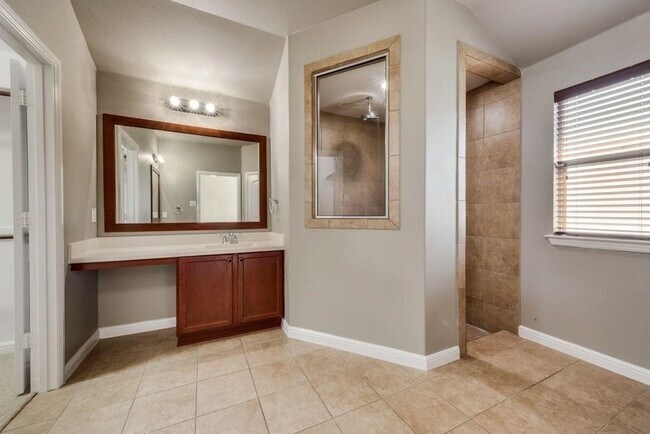 Building Photo - 409 Braewick Dr