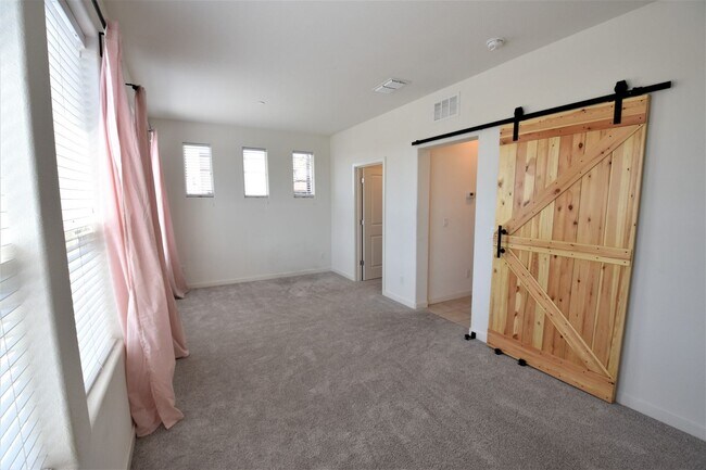 Building Photo - 3998 E Commerce Way