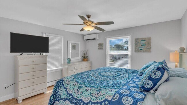 Building Photo - 1226 1/2 Briarwood Rd-