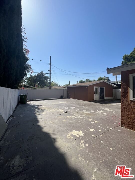Building Photo - 8227 Lindley Ave