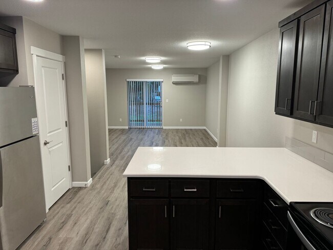 Building Photo - 1808/10/12 Rees Hill Townhouses