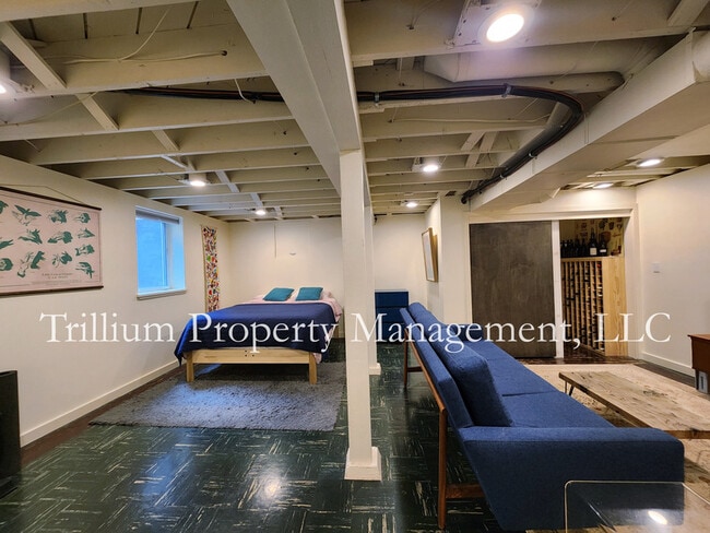 Building Photo - 5935 N Concord Ave