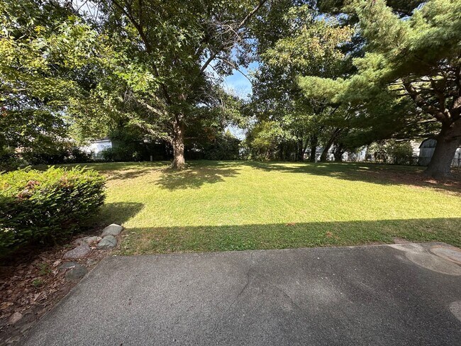 Building Photo - 9630 Downes Ct