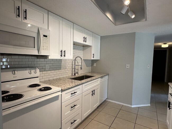 Building Photo - Cedarwood Condominiums
